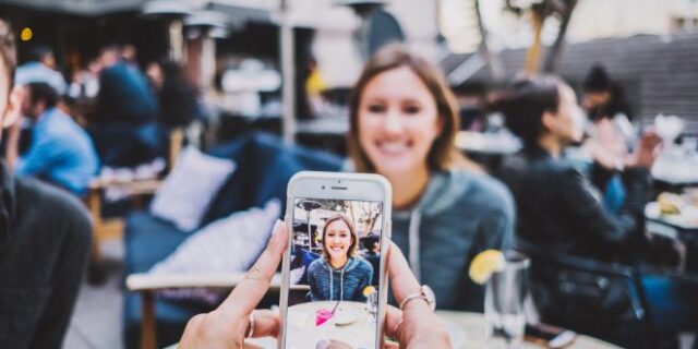 Το Dove ξεκινά την καμπάνια #DetoxYourFeed στην Ελλάδα