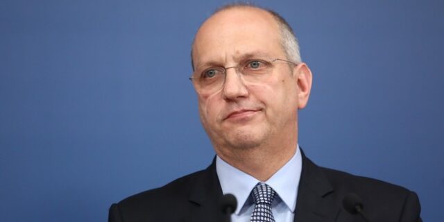Οικονόμου: Απομονωμένος ο Τσίπρας με “κυβέρνηση ειδικού σκοπού” και κλείσιμο ματιού σε Κασιδιάρη