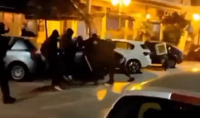 Η στιγμή της επίθεσης με ρόπαλα σε οπαδούς του Ηρακλή – Βίντεο ντοκουμέντο