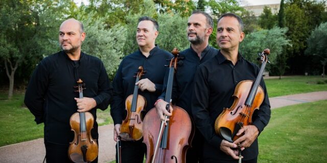 Σφραγίζουμε τα κινητά και ακούμε μουσική…