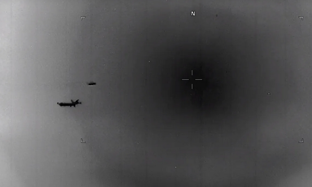 Νέο βίντεο με “UFO” δημοσίευσε το Πεντάγωνο – Πέταξε δίπλα από αεροσκάφος στη Νότια Ασία