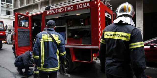 Πειραιάς: Φωτιά σε επαγγελματικό χώρο – Συναγερμός στην Πυροσβεστική