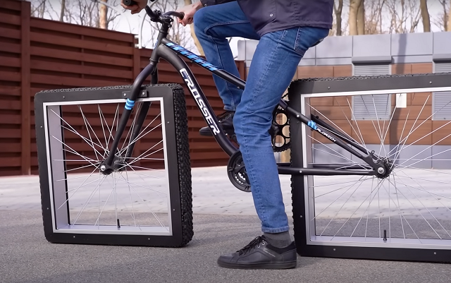 Ένα ποδήλατο με τετράγωνες ρόδες δια χειρός…YouTuber