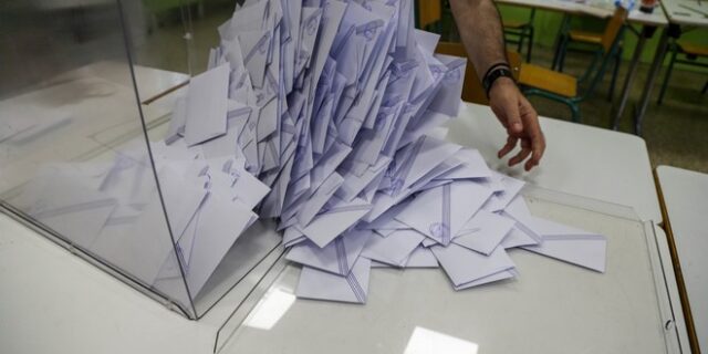 Εκλογές 2023: Λήγει η προθεσμία για συμμετοχή κομμάτων – Κατέθεσαν Κασιδιάρης και Κανελλόπουλος