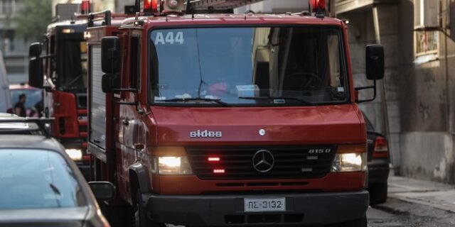 Υπό έλεγχο η φωτιά σε διαμέρισμα στους Αμπελόκηπους – Απεγκλωβίστηκε ηλικιωμένη
