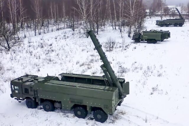 Ρωσία: “Εκπαιδεύσαμε Λευκορώσους στρατιώτες στη χρήση τακτικών πυρηνικών πυραύλων”