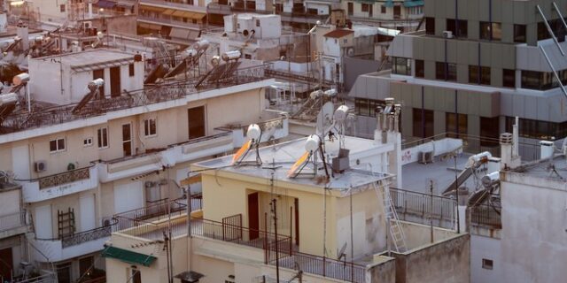 Τράπεζες: Στον “πάγο” για ένα χρόνο τα κυμαινόμενα επιτόκια στεγαστικών δανείων