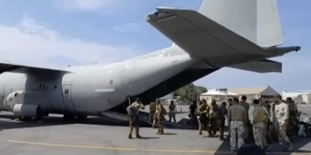 Σουδάν: Σε εξέλιξη και δεύτερη επιχείρηση επαναπατρισμού – Επιστρέφει διασωληνωμένος Έλληνας τραυματίας