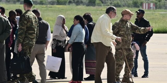 Σουδάν: Στην Τανάγρα το δεύτερο C-27 με 34 διασωθέντες – Αναχώρησε άλλο αεροσκάφος για Ασουάν