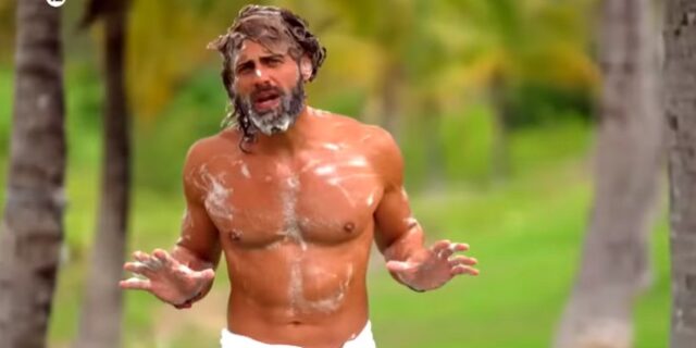 Survivor: Αγνώριστοι οι παίκτες – Κουρεύονται και πλένονται για το αποψινό πάρτι της Ένωσης