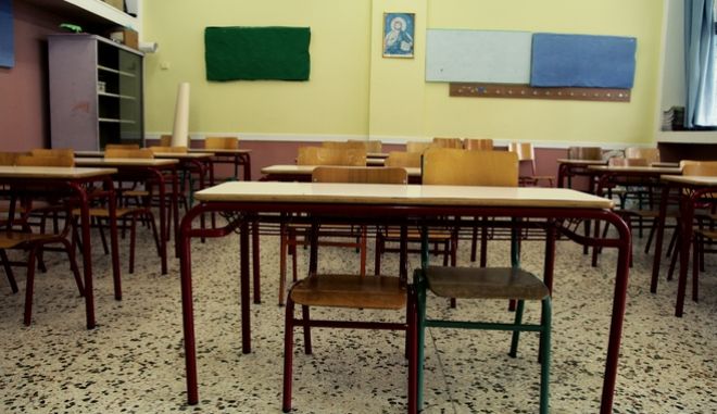 Κέρκυρα: Οργή για τη μείωση της ποινής σε δάσκαλο που ασέλγησε σε μαθήτριές του