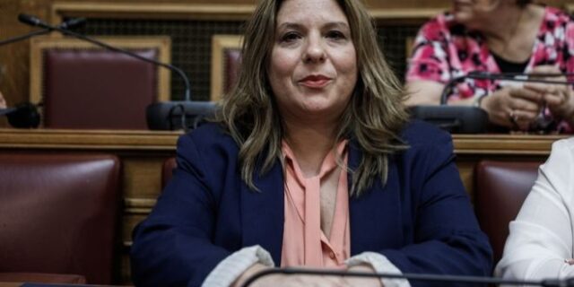 Συρεγγέλα: Ο ΣΥΡΙΖΑ παραπληροφορεί για το δίκτυο δομών της χώρας που στηρίζει κακοποιημένες γυναίκες