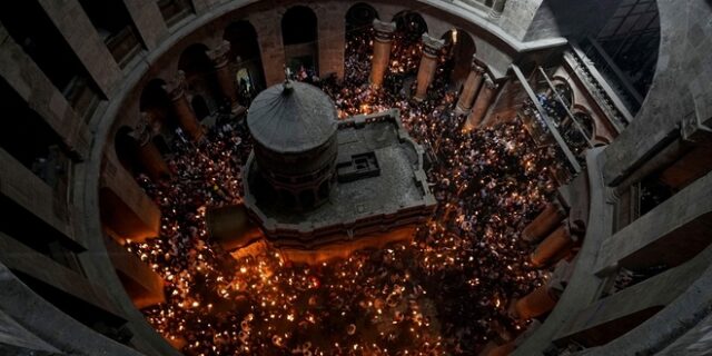 Αγιο Φως: “Παράλογοι και πρωτοφανείς περιορισμοί στην πρόσβαση στον Πανάγιο Τάφο” λέει το Πατριαρχείο