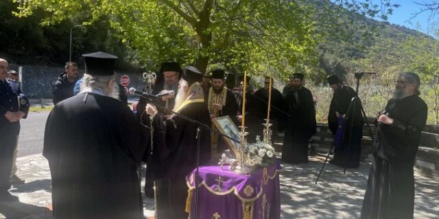 Τέμπη: Μνημόσυνο για τους μαθητές που έχασαν την ζωή τους, 20 χρόνια πριν