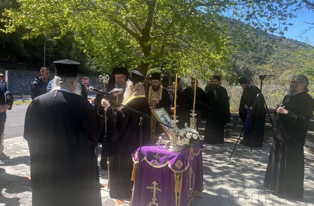 Τέμπη: Μνημόσυνο για τους μαθητές που έχασαν την ζωή τους, 20 χρόνια πριν