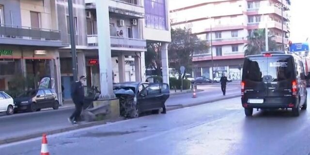 Τροχαίο στη λεωφόρο Μεσογείων – Χωρίς τις αισθήσεις του ανασύρθηκε ο οδηγός