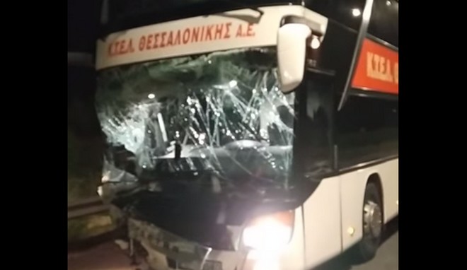 Πλαταμώνας: Θανατηφόρα σύγκρουση λεωφορείου του ΚΤΕΛ με δύο ΙΧ – Ένας νεκρός και 6 τραυματίες