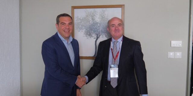 Φόρουμ των Δελφών: Συνάντηση Τσίπρα με τον Αντιπρόεδρο της ΕΚΤ