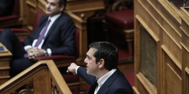 Το θεσμικό “κρυφτούλι” Μητσοτάκη για να αποφύγει το debate με Τσίπρα