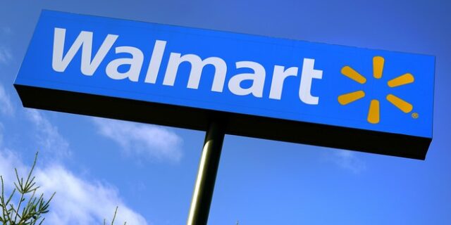 Walmart: Απέσυρε άρον άρον μπλουζάκι – Έκρυβε χυδαία λέξη στη στάμπα