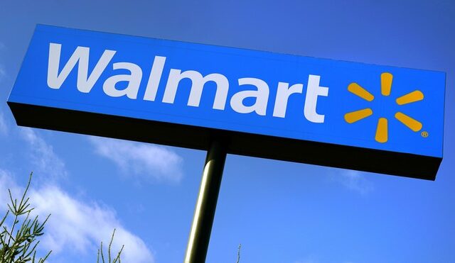Walmart: Απέσυρε άρον άρον μπλουζάκι – Έκρυβε χυδαία λέξη στη στάμπα