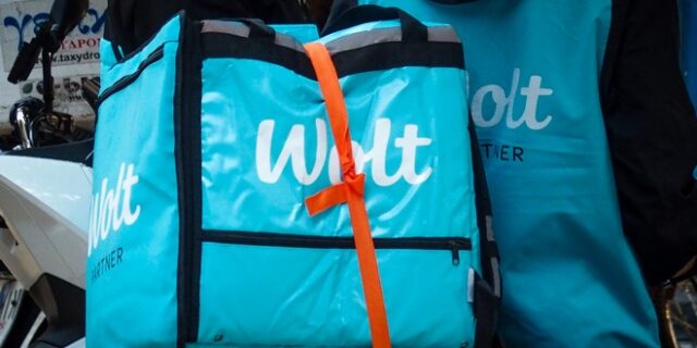 Wolt: Απεργούν οι διανομείς μέχρι τη Δευτέρα ενάντια στη μείωση των αμοιβών τους – Τα αιτήματά τους