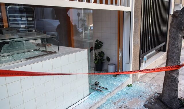 Παγκράτι: Έκρηξη σε ζαχαροπλαστείο – Άγνωστοι πέταξαν χειροβομβίδα