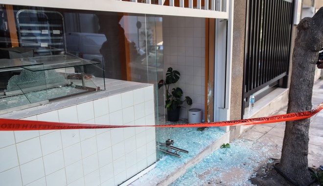 Παγκράτι: Έκρηξη σε ζαχαροπλαστείο – Άγνωστοι πέταξαν χειροβομβίδα