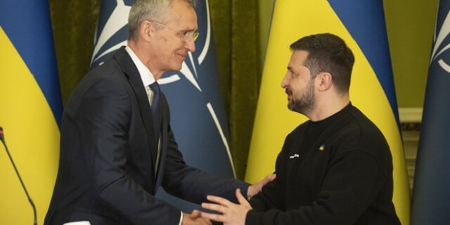 Στόλτενμπεργκ από Κίεβο: “Το μέλλον της Ουκρανίας βρίσκεται στο ΝΑΤΟ”