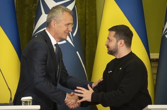 Στόλτενμπεργκ από Κίεβο: “Το μέλλον της Ουκρανίας βρίσκεται στο ΝΑΤΟ”
