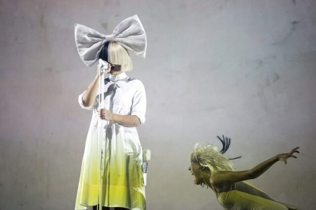 Sia: Αποκάλυψε πως βρίσκεται στο φάσμα του αυτισμού – “Τα τελευταία δύο χρόνια είμαι ο εαυτός μου”
