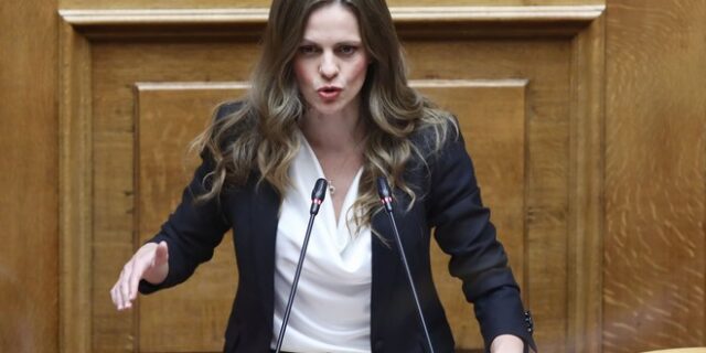 Έφη Αχτσιόγλου: “Ο κ. Μητσοτάκης έχει χάσει τον λογαριασμό στην προπαγάνδα”