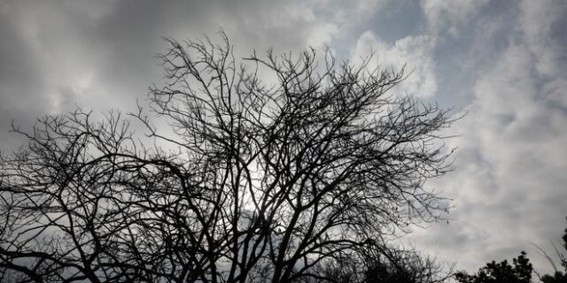 Καιρός Αθήνα: Παροδικά αυξημένες νεφώσεις