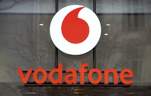 Vodafone: Κόβει μέχρι και 11.000 θέσεις εργασίας – Οι απολύσεις δεν αφορούν την Ελλάδα