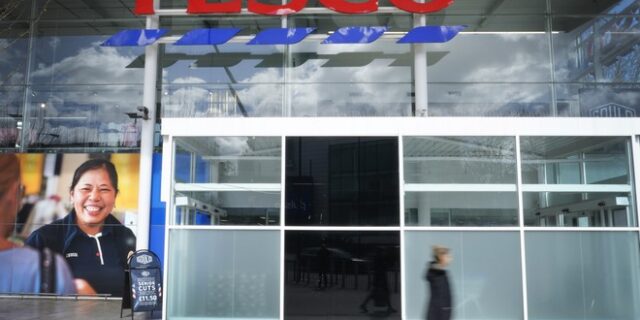 Βρετανία: Ο πρόεδρος των σουπερμάρκετ Tesco κατηγορείται για σεξουαλική παρενόχληση από 4 γυναίκες