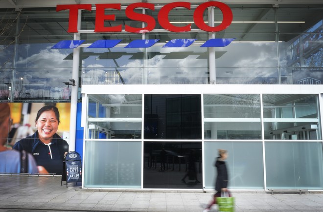 Βρετανία: Ο πρόεδρος των σουπερμάρκετ Tesco κατηγορείται για σεξουαλική παρενόχληση από 4 γυναίκες
