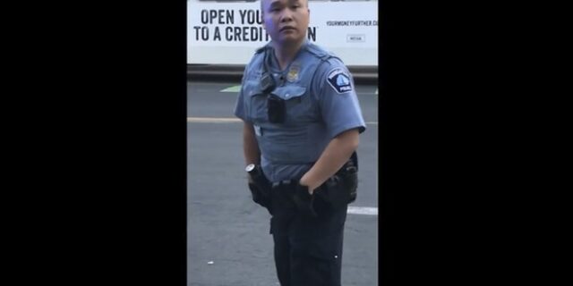 Δολοφονία Φλόιντ: Ένοχος για συνέργεια σε ανθρωποκτονία ένας εκ των αστυνομικών