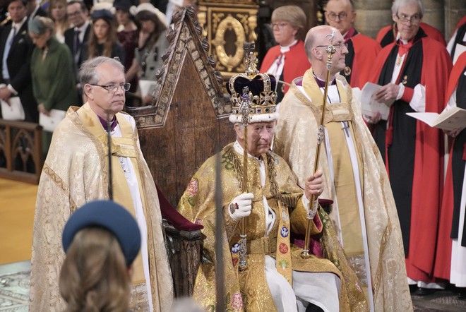 Βασιλιάς Κάρολος: Η στιγμή της στέψης – Η ιστορία του στέμματος του Αγίου Εδουάρδου