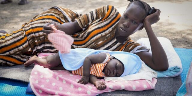 Σουδάν: Ολονύχτιο σφυροκόπημα στο Χαρτούμ – Εφιαλτικές στιγμές βιώνουν οι εγκλωβισμένοι άμαχοι