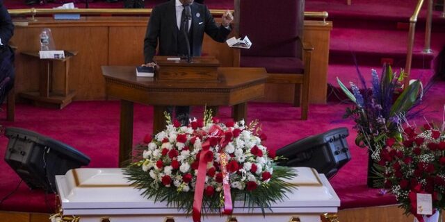 ΗΠΑ: Βαρύ πένθος και οργή στην κηδεία του άστεγου επιβάτη που στραγγαλίστηκε στο μετρό