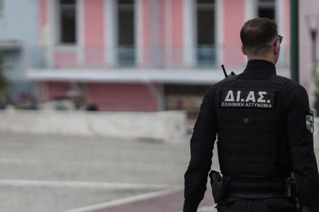 Κοζάνη: Συνελήφθη 49χρονος που επιτέθηκε σε 52χρονο και τέσσερις αστυνομικούς με ξίφος και τόξο