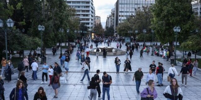 Χαρτογραφώντας τους νέους: Τι πιστεύουν για τα κόμματα και τους θεσμούς