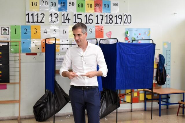 Εκλογές 2023: Ψήφισε ο δήμαρχος Αθηναίων Κώστας Μπακογιάννης