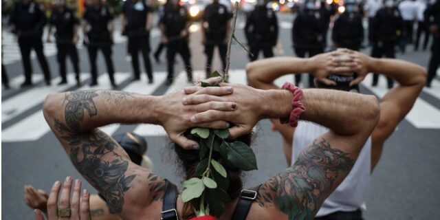 ΗΠΑ: Αποζημίωση – μαμούθ από 19 πόλεις για τα θύματα αστυνομικής βίας στις διαδηλώσεις για τον Τζορτζ Φλόιντ