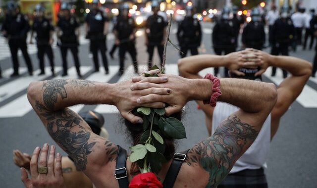 ΗΠΑ: Αποζημίωση – μαμούθ από 19 πόλεις για τα θύματα αστυνομικής βίας στις διαδηλώσεις για τον Τζορτζ Φλόιντ