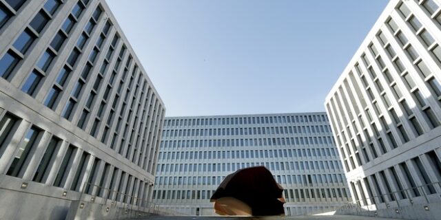 Γερμανία: Αναζητούνται κατάσκοποι… που να μπορούν να αποχωριστούν το κινητό τους