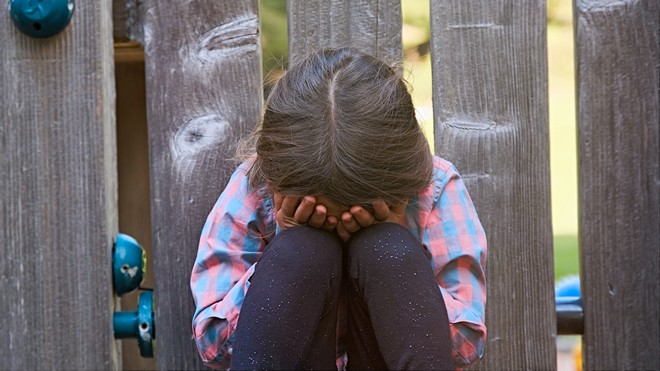 Σοκαριστική καταγγελία: 7χρονη βρέθηκε δεμένη και φιμωμένη στις τουαλέτες του σχολείου της