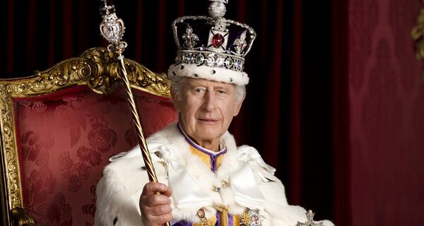 Βασιλιάς Κάρολος: Το πρώτο πορτρέτο του μετά τη στέψη