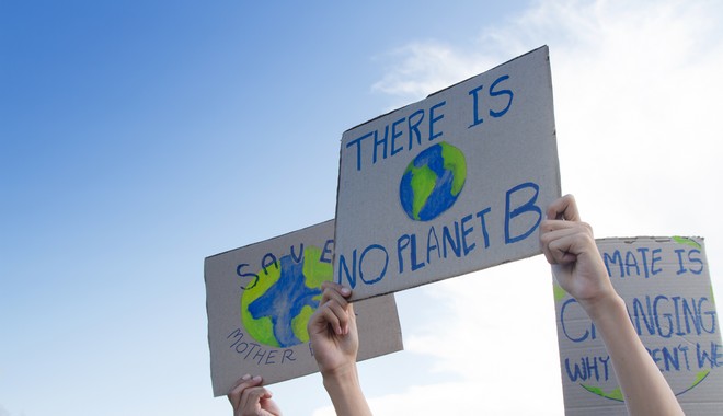 Ελβετία: Ακτιβιστές για το κλίμα διέκοψαν τη λειτουργία του διεθνούς αεροδρομίου της Γενεύης