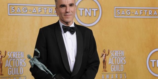 Ντάνιελ Ντέι Λιούις: Αγνώριστος ο ηθοποιός – Η πρώτη δημόσια εμφάνιση μετά από 4 χρόνια